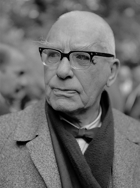 Hildo Krop
              <br/>
              Jan Arkesteijn (Wikimedia Commons), 1964